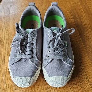 Cariuma Taupe Canvas Sneakers
